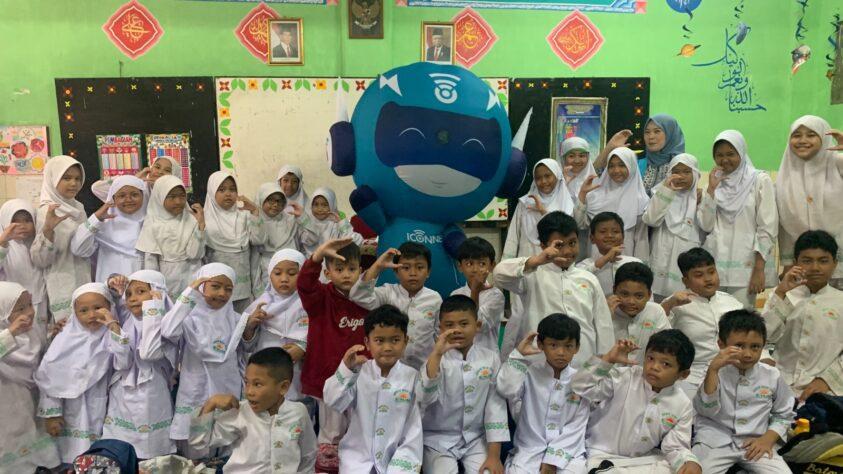 Awali 2024, PLN Icon Plus Jakarta dan Banten Laksanakan Program “ICONNET Goes to School”